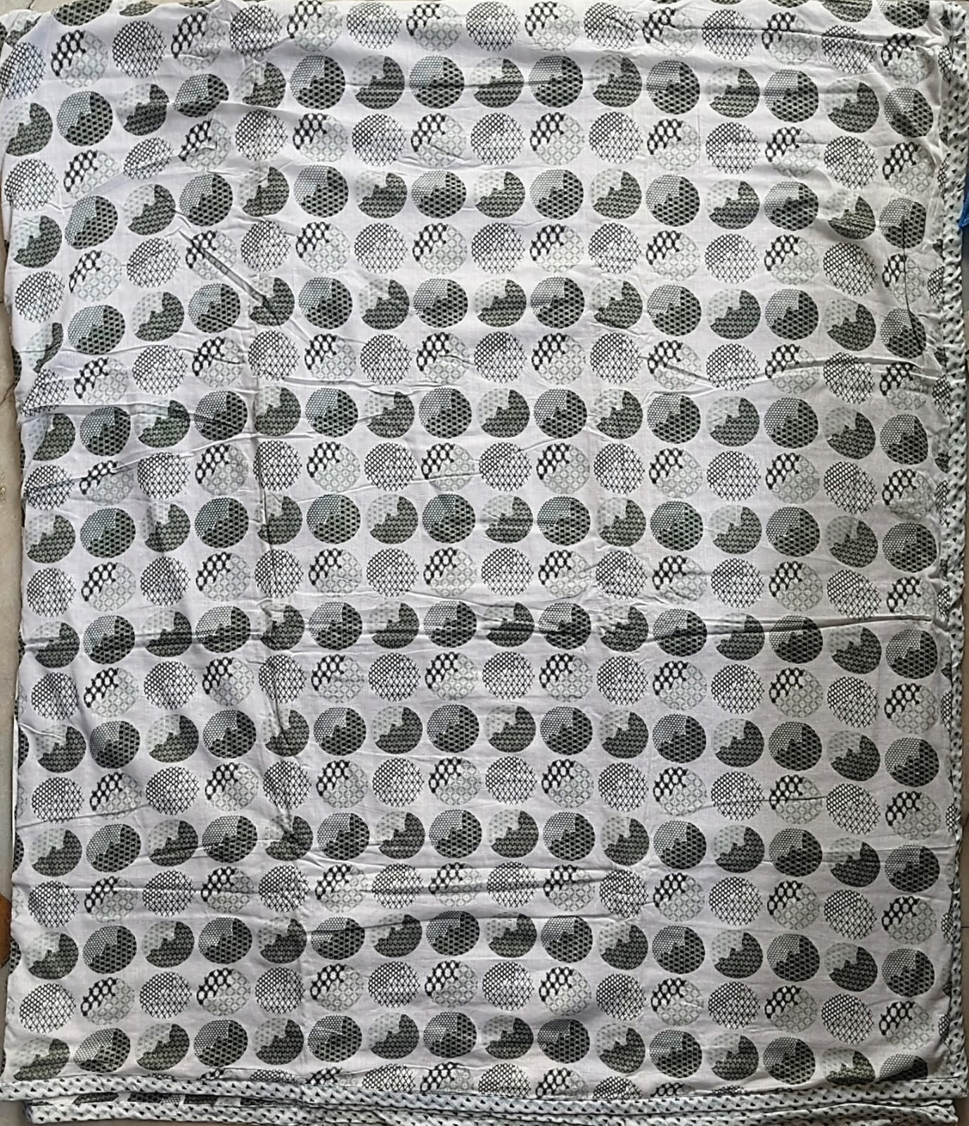 Abstract circle dohar